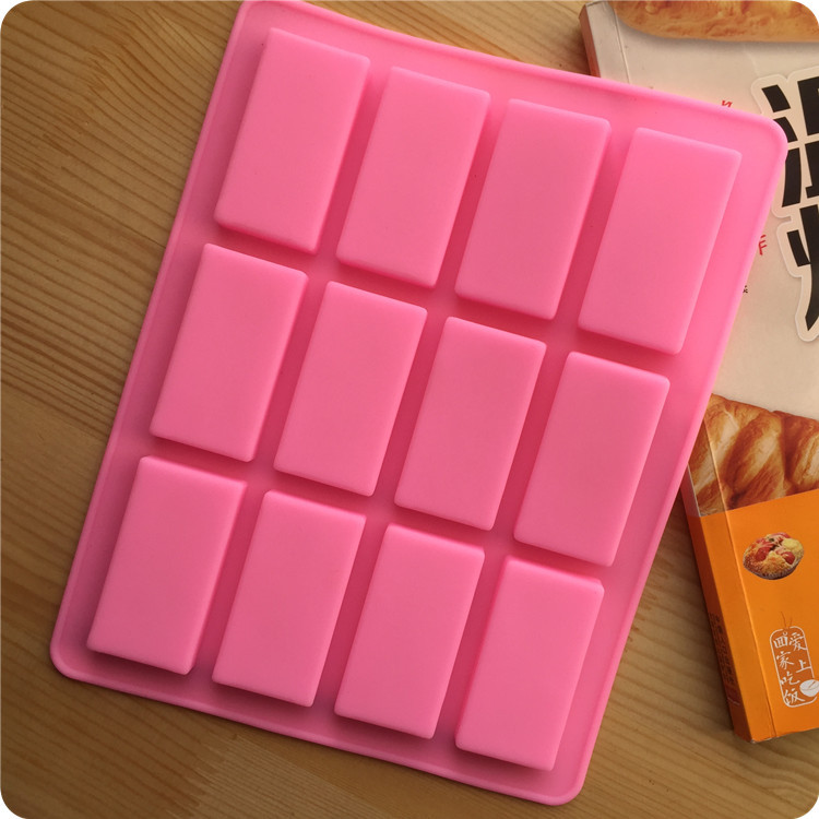 แม่พิมพ์ซิลิโคน สี่เหลี่ยม 12 ช่อง 20g 3*6*1 cm.