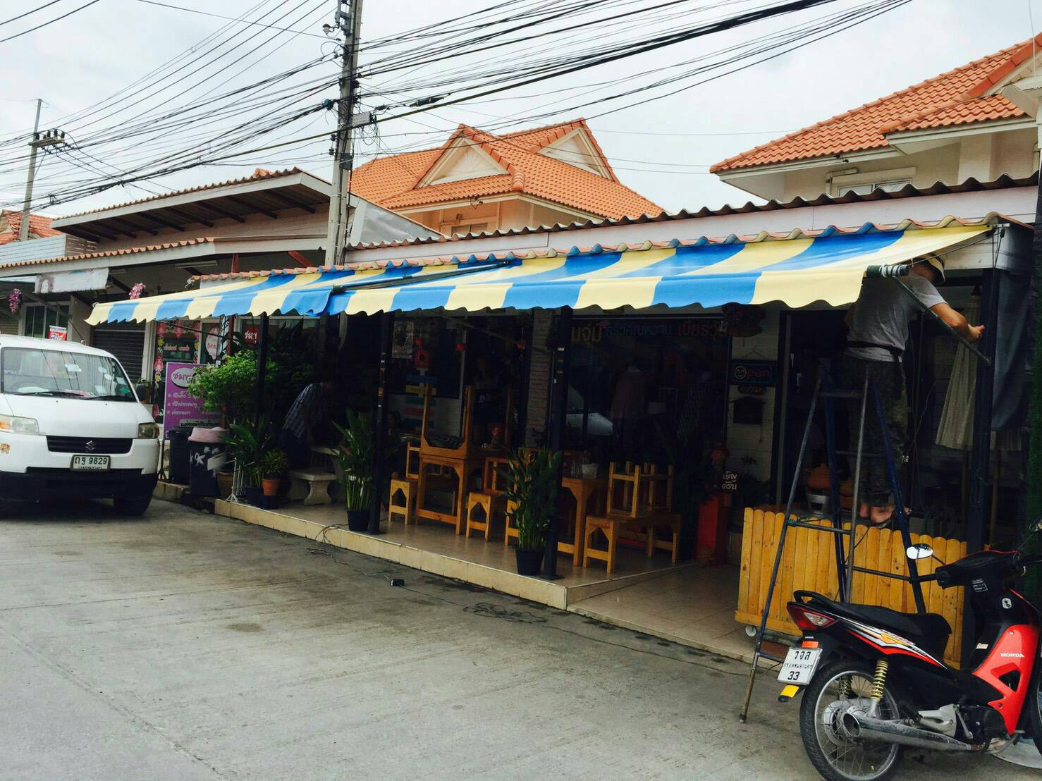 ผ้าใบชักรอก กว้าง2เมตร สูง1เมตร ทุกแบบ ทุกสี (ไม่รวมเสาค้ำ) ผ้าใบกันสาด ผ้าใบกันฝน ผ้าใบม้วนกันฝน ผ้าใบม้วนกันแดด ผ้าใบหน้าร้าน มีทุกสี 2m x 1m