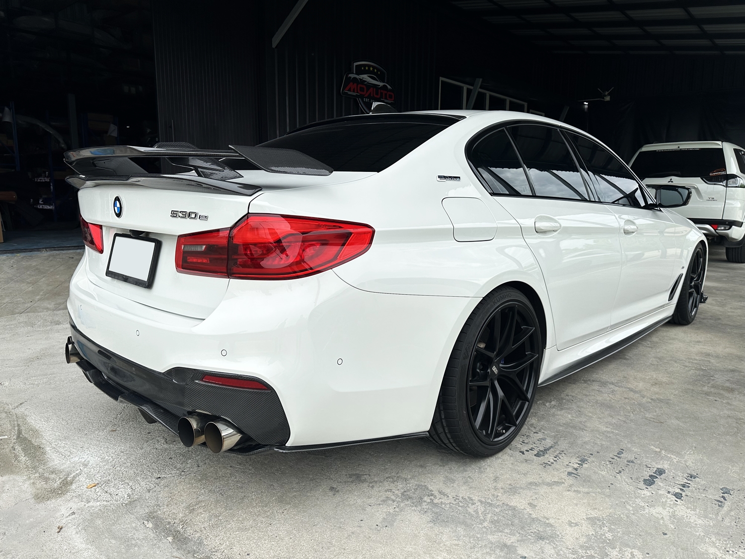 ลิ้นสเกิร์ตข้าง คาร์บอน แท้ / ดำเงา BMW G30