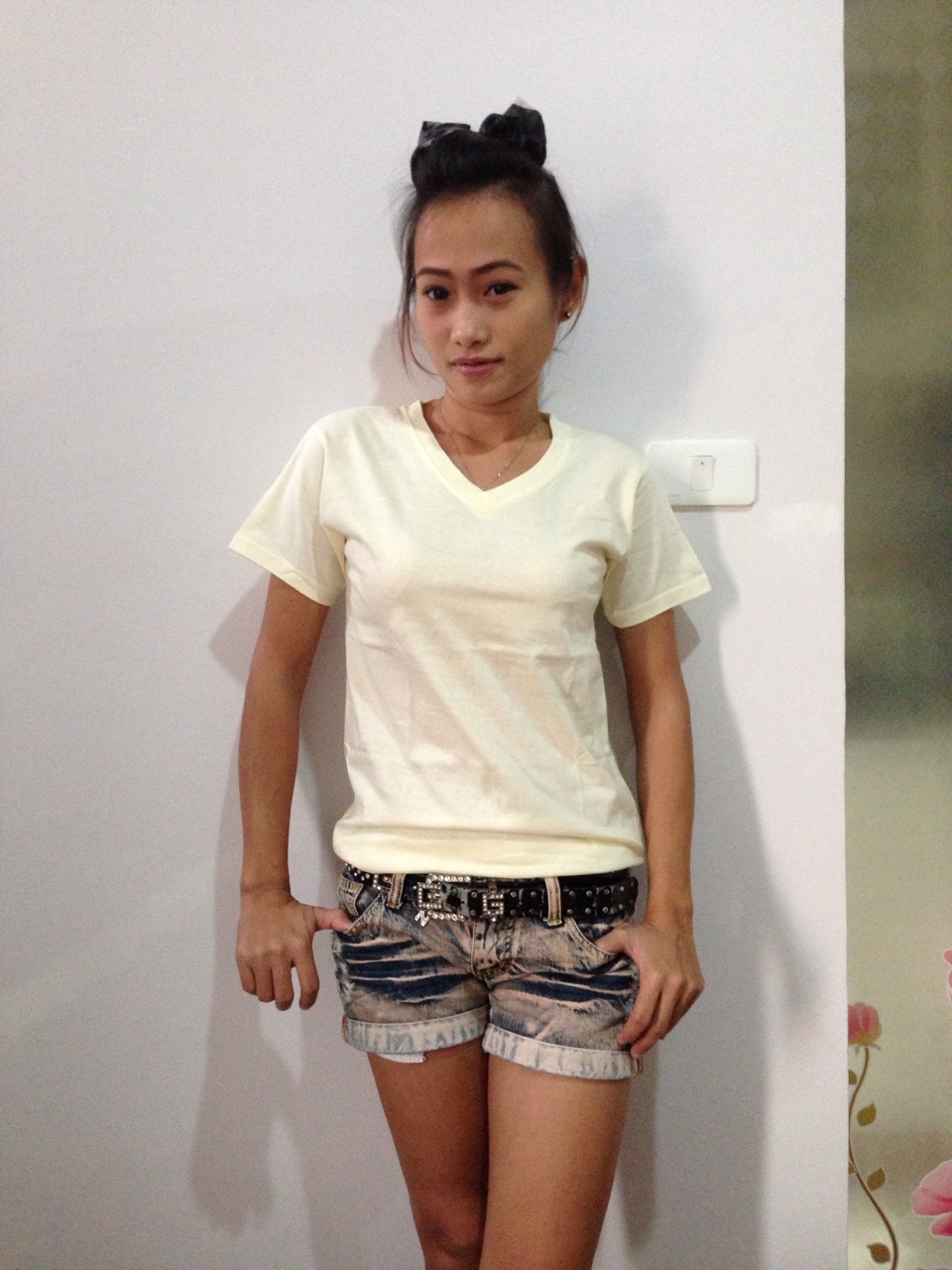 เสื้อยืด สีครีม XXL คอวี