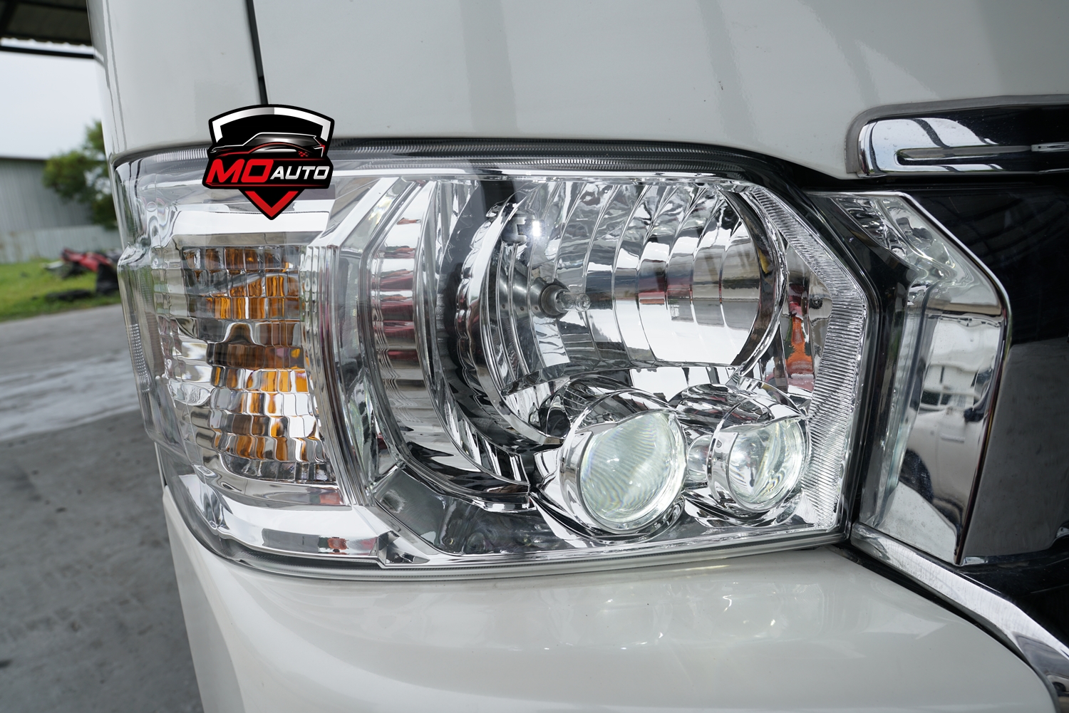 ไฟหน้าโปรเจคเตอร์ TOYOTA HIACE COMMUTER KDH222 VENTURY ปี 2014 -2018