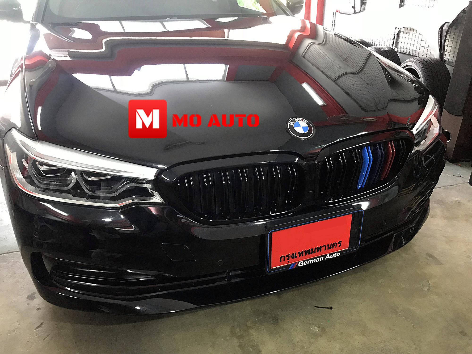 กระจังหน้า ทรง M5 แบบซี่คู่แถบสี /// BMW G30