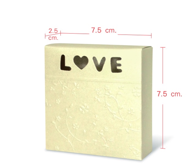 กล่องกระดาษ เคลือบเงาชิมเมอร์ ปั๊มลายนูนสีครีมช่อง LOVE 20 ชิ้น 7.5*2 CM