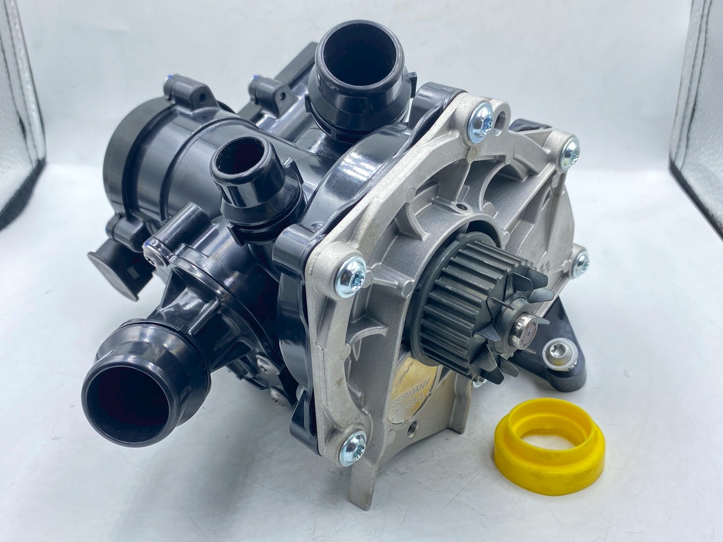 GEBA ปั๊มน้ำ+วาล์วน้ำ MACAN / ยี่ห้อ GEBA / 95812111100 95812101200