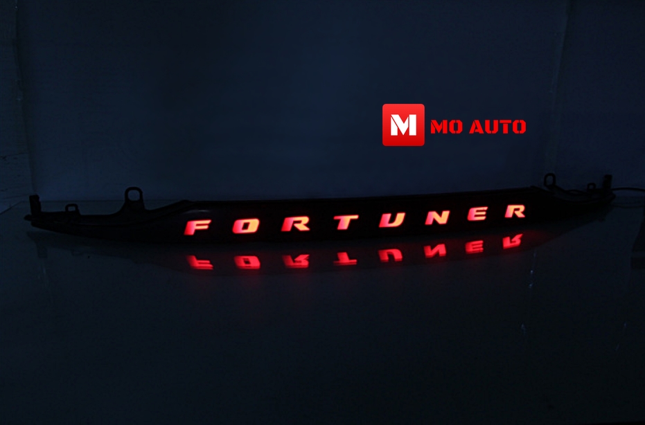 คิ้วฝากระโปรงท้าย LED New Fortuner