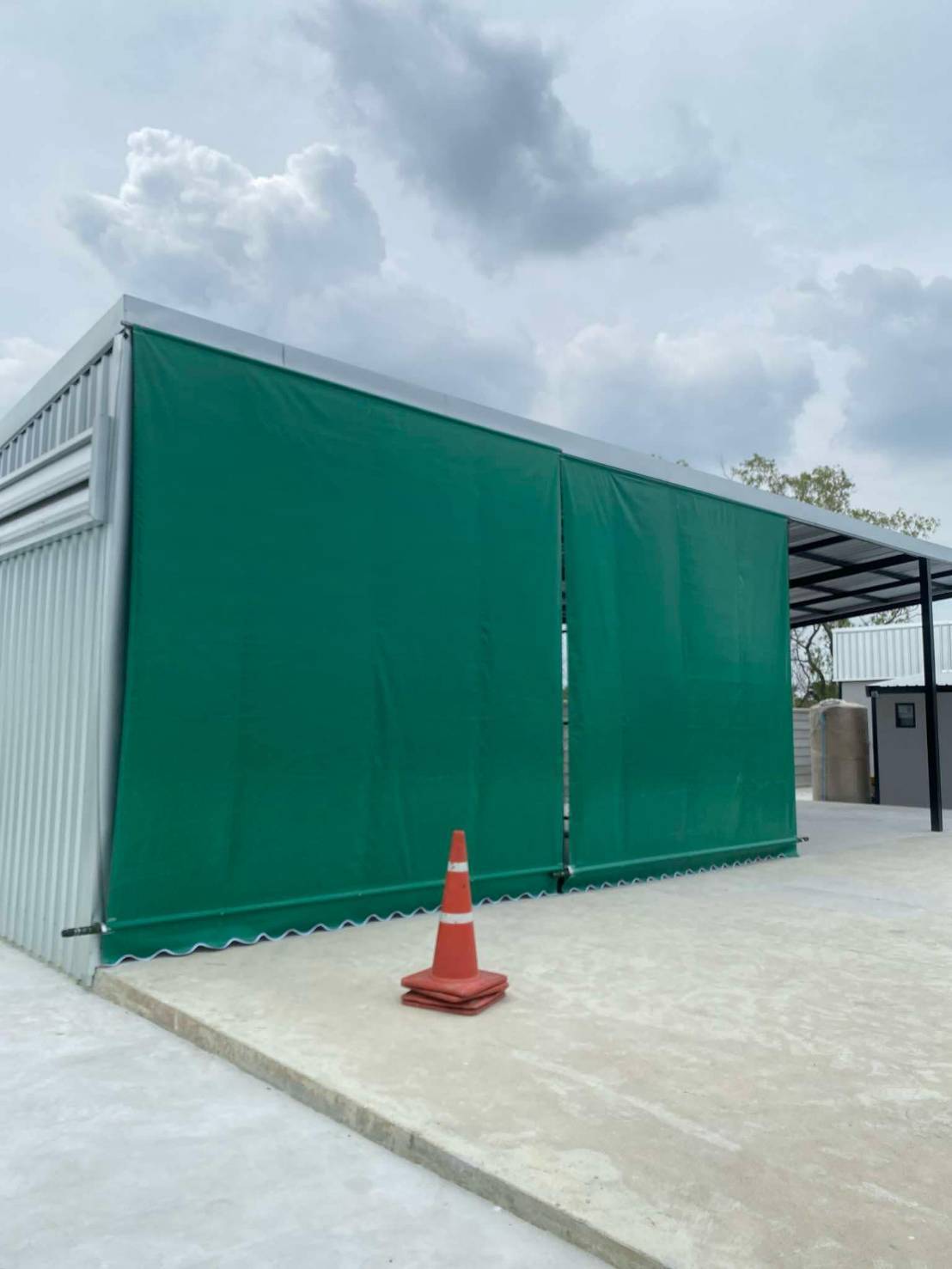 MKP TenT ผ้าใบชักรอก กว้าง 1เมตร สูง 1 เมตร (ไม่รวมเสาค้ำ) กันสาดผ้าใบ ชักรอกผ้าใบ ผ้าใบม้วนขึ้นลง ผ้าใบม้วนเก็บได้ มีทุกสี ขาว เทา ดำ น้ำเงิน แดง เขียว เหลือง ฟ้า ครีม ม่วง 1m x 1m