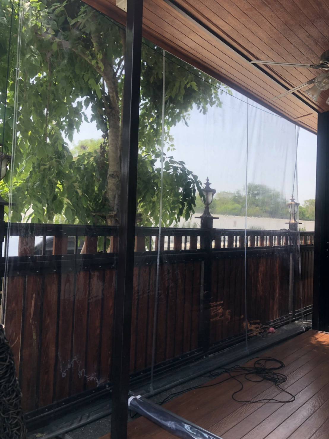 ผ้าใบชักรอกใส ขนาด 2 m x 5 m (ไม่รวมเสาเหล็กค้ำยัน) ผ้าใบสีใส โปร่งใส ผ้าใบกันสาดแบบใส ผ้าใบกันฝนโปร่งใส ผ้าใบม้วนกันฝนแบบใส ผ้าใบม้วนกันแดดสีใส clear ใส