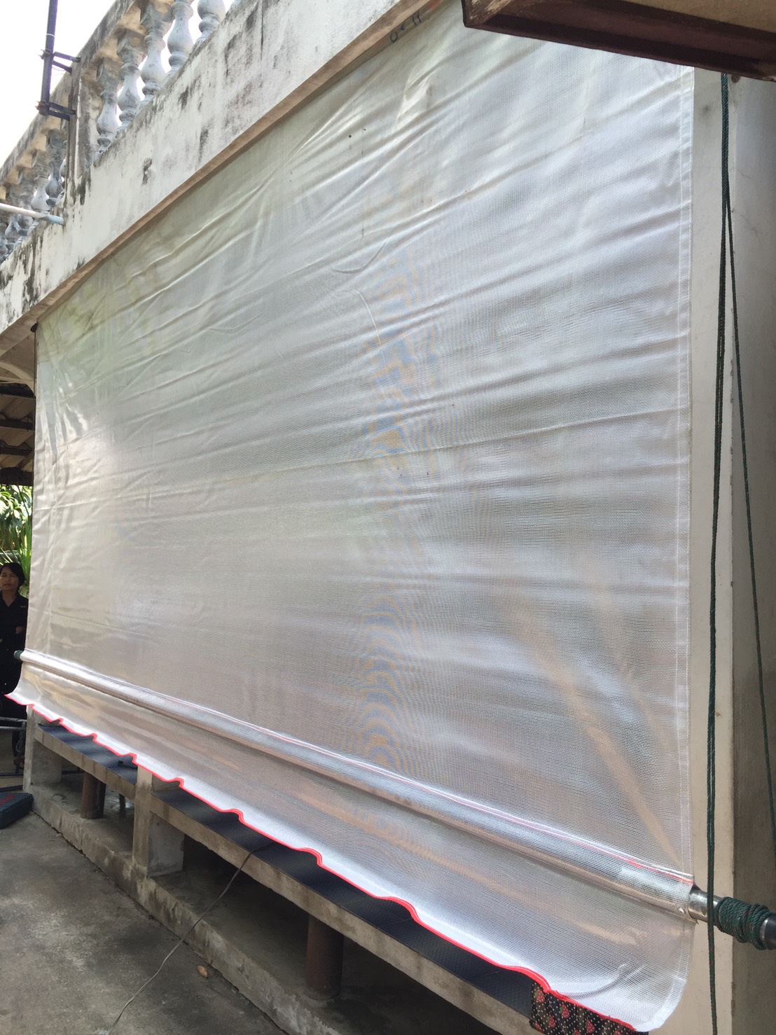 ผ้าใบชักรอกสีขุุ่น skylight solarview 3M X ุ6M ผ้าใบสีขุ่น โปร่งแสง (ไม่รวมเสาเหล็กค้ำยัน) ผ้าใบกันสาดขุ่นมัว ผ้าใบกันฝนโปร่งแสง ผ้าใบม้วนกันฝนแบบขุ่น ผ้าใบม้วนกันแดดสีขุ่น สีขุ่น Sky Light Solar View