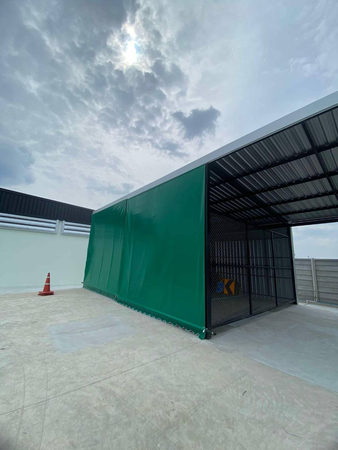 MKP TenT ผ้าใบชักรอก กว้าง 1เมตร สูง 1 เมตร (ไม่รวมเสาค้ำ) กันสาดผ้าใบ ชักรอกผ้าใบ ผ้าใบม้วนขึ้นลง ผ้าใบม้วนเก็บได้ มีทุกสี ขาว เทา ดำ น้ำเงิน แดง เขียว เหลือง ฟ้า ครีม ม่วง 1m x 1m