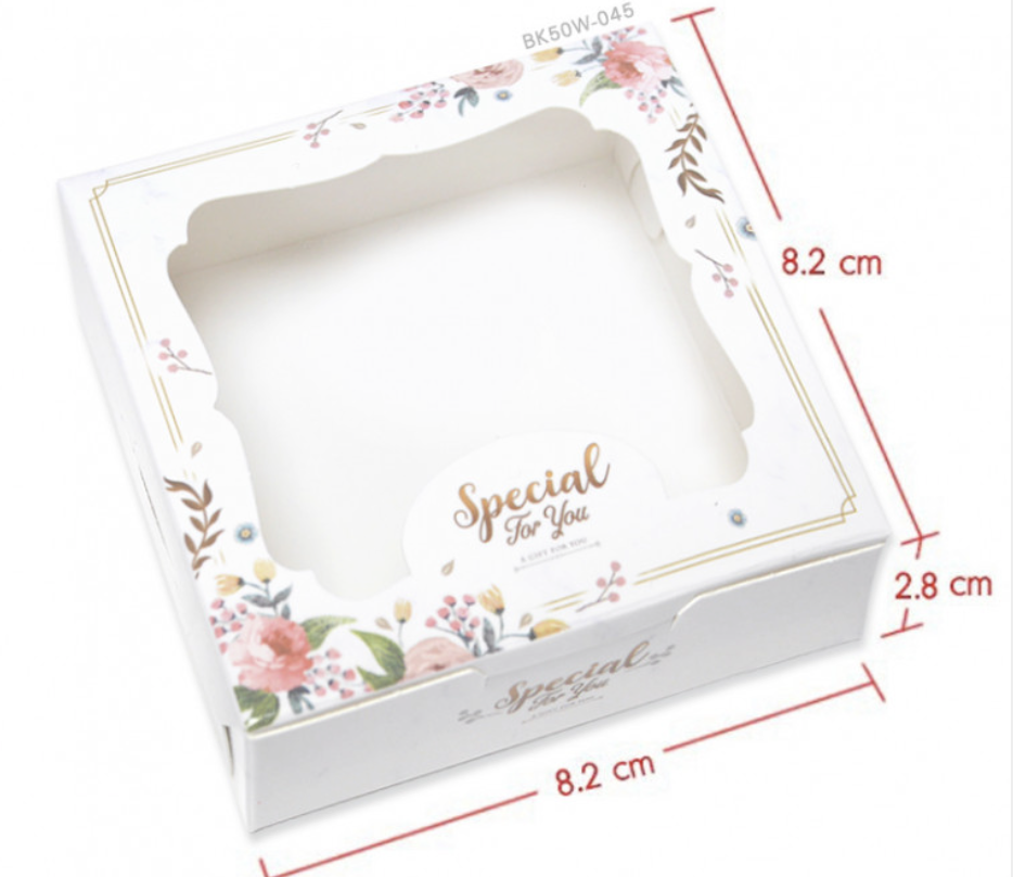 กล่องใส่สบู่ สีขาว ลายดอกไม้ มีช่อง 60 ชิ้น 8.5*8.5*2.8 cm 005455