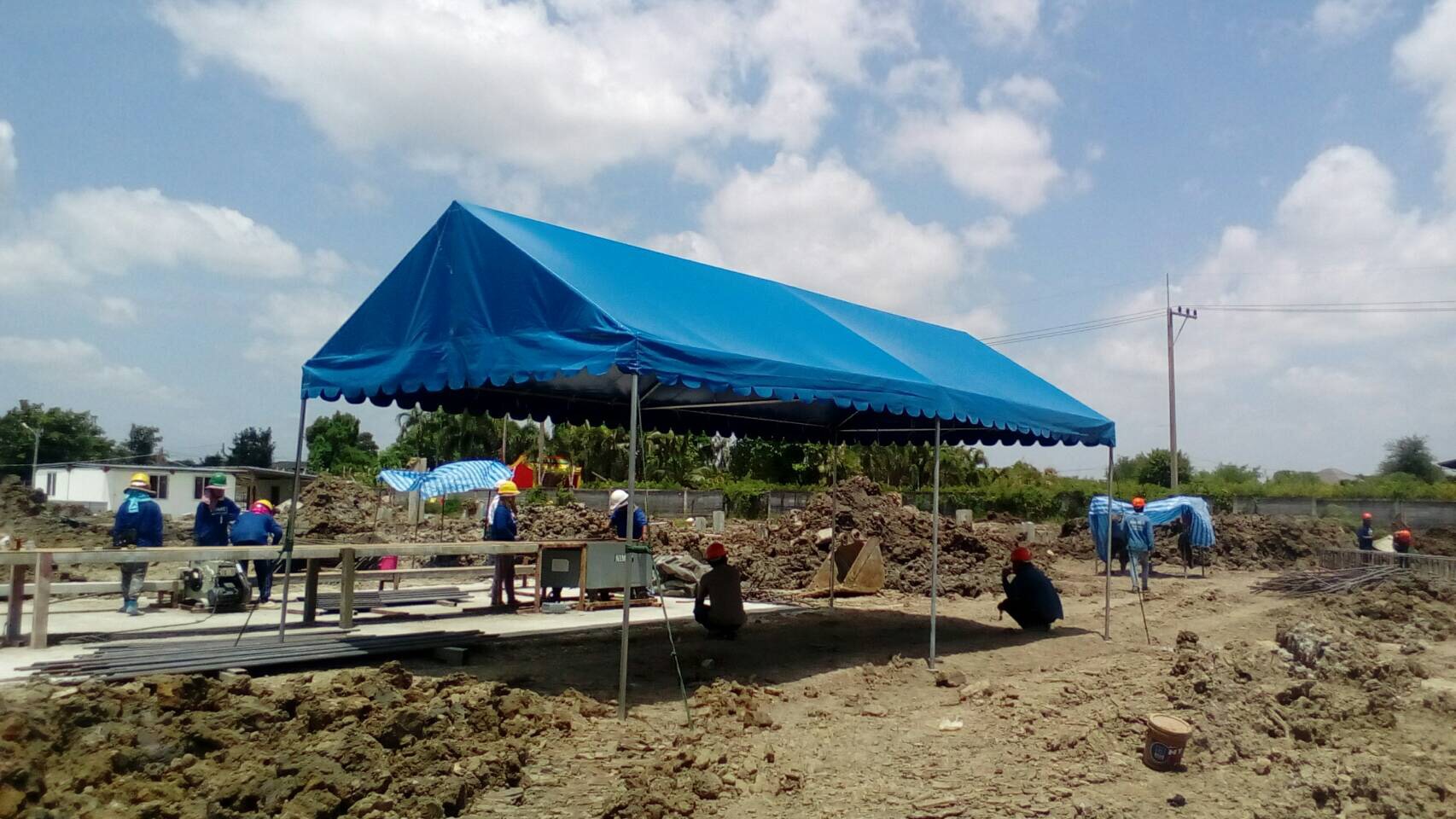 เต็นท์จั่ว ขนาด กว้าง2เมตร x ยาว4เมตร x สูง2.5เมตร เต็นท์เช่า เต็นท์ผ้าใบทรงจั่ว เต็นท์ทรงจั่ว เต็นท์จอดรถ เต็นท์จัดงาน เต็นท์งานวัด เต็นท์วัด