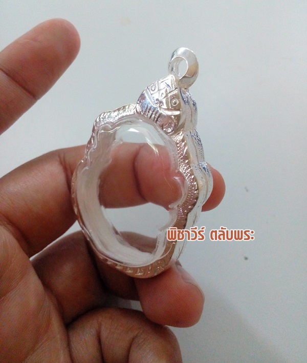 ตลับเงินแกะลายใส่เหรียญเสมา