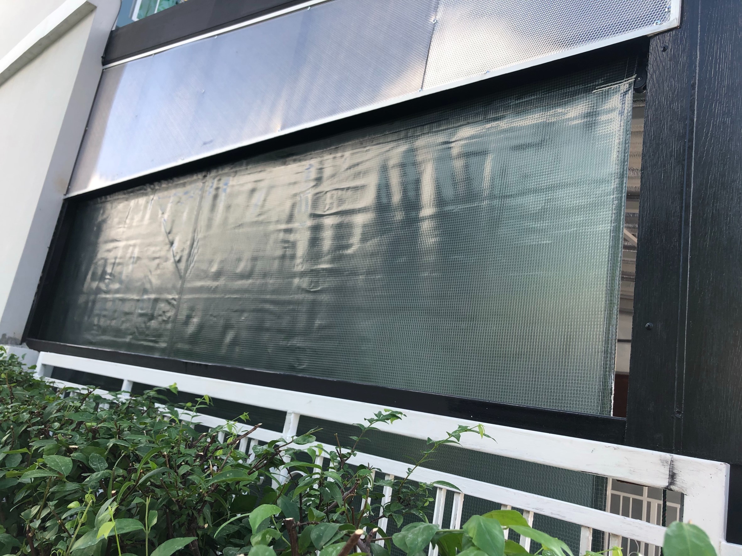 ผ้าใบชักรอกสีขุุ่น skylight solarview 6 M X 4 M ผ้าใบสีขุ่น โปร่งแสง (ไม่รวมเสาเหล็กค้ำยัน) ผ้าใบกันสาดแบบขุ่นมัว ผ้าใบกันฝนโปร่งแสง ผ้าใบม้วนกันฝนแบบขุ่น ผ้าใบม้วนกันแดดสีขุ่น สีขุ่น Sky Light Solar View