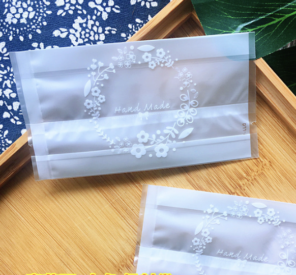 ซองพลาสติกขยายข้าง ลายดอกไม้สีขาว 9*14+2.5CM 100 ชิ้น