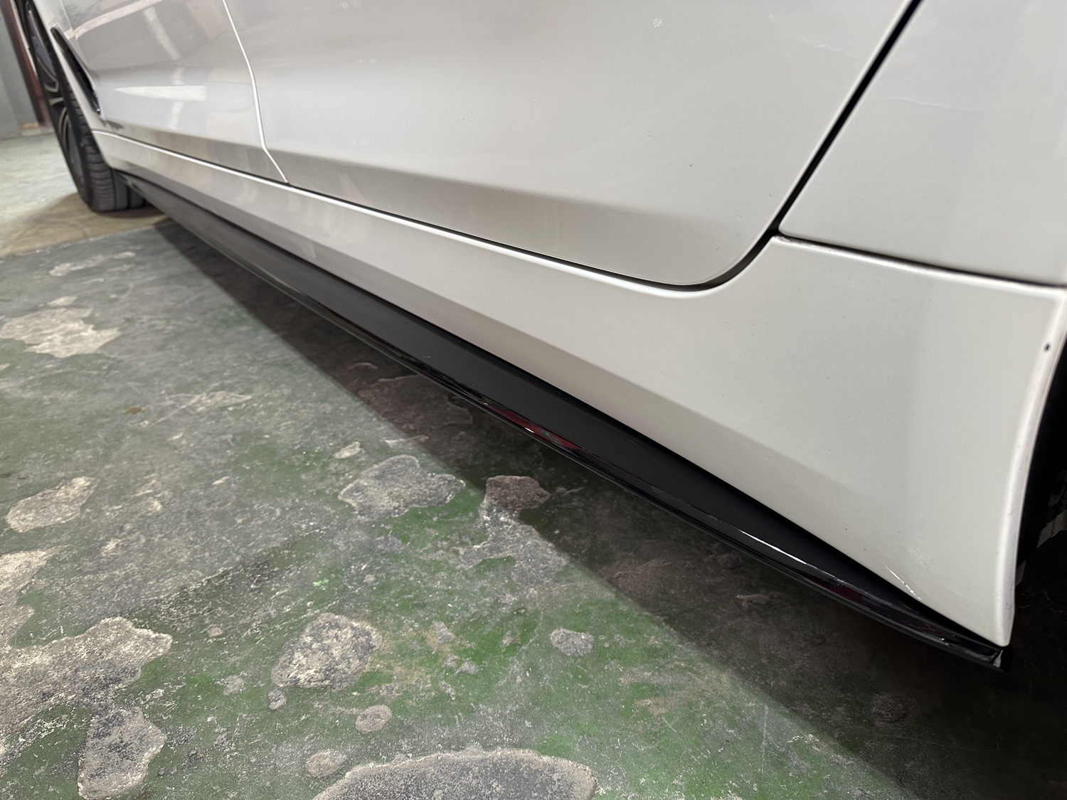 ลิ้นสเกิร์ตข้าง คาร์บอน แท้ / ดำเงา BMW G30