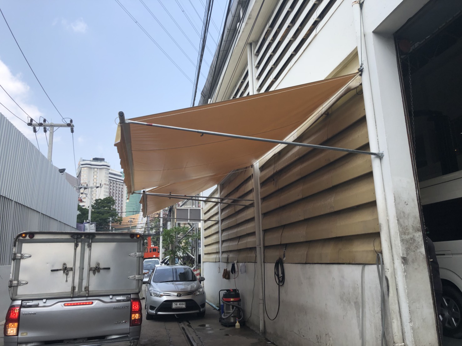 MKP TenT ผ้าใบชักรอก ขนาด กว้าง 1.5m สูง 4m (ไม่รวมเสาค้ำ) ผ้าใบกันสาด ผ้าใบกันฝน ผ้าใบม้วนกันฝน ผ้าใบม้วนกันแดด มีทุกสี ขาว แดง ดำ ชมพู น้ำเงิน ฟ้า เขียว ม่วง ครีม น้ำตาล 1.5m x 4m