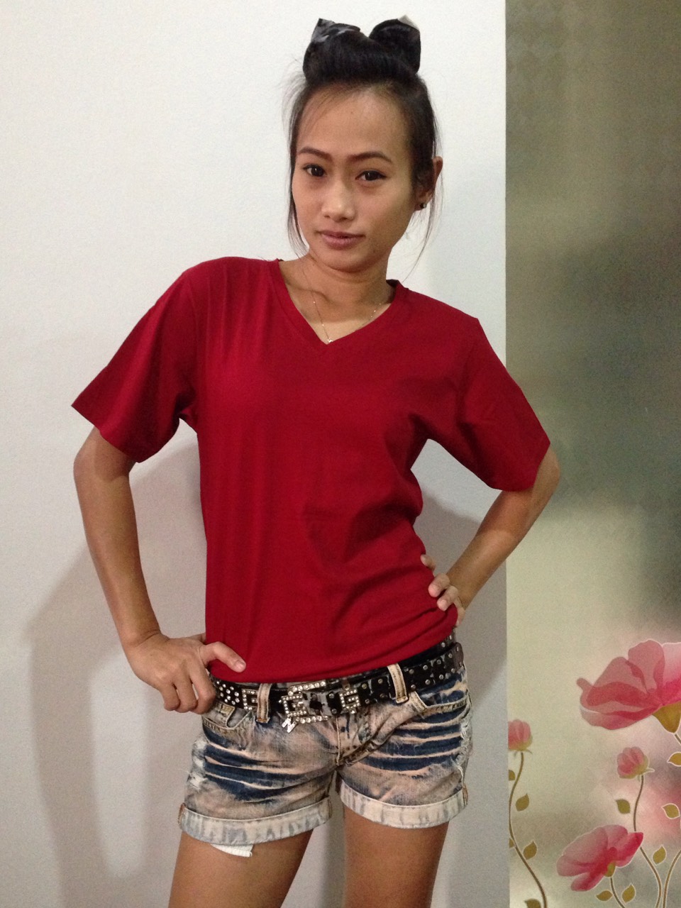 เสื้อยืด สีแดงเลือดหมู S คอวี