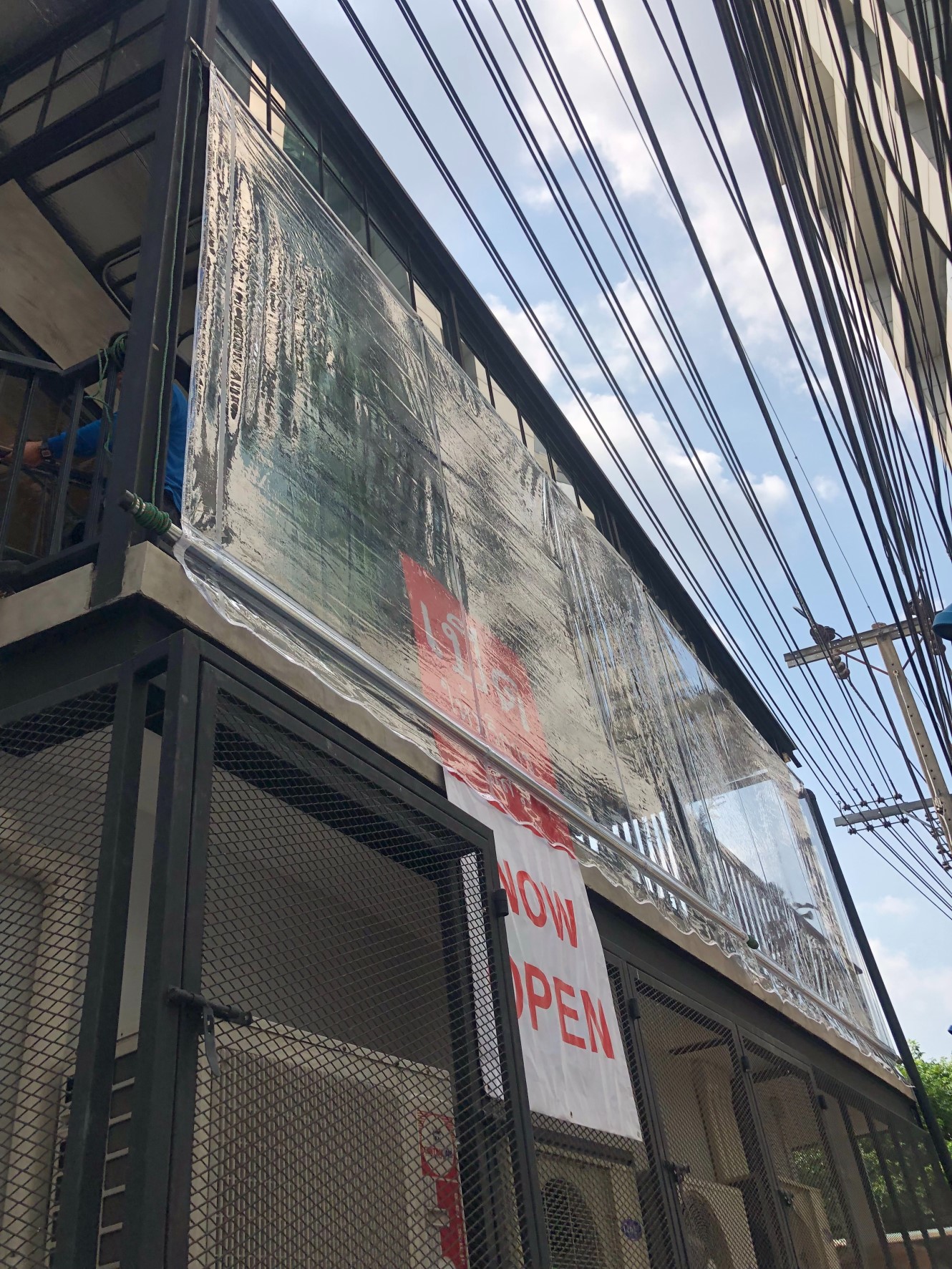 ผ้าใบชักรอกใส ขนาด 2 m x 5 m (ไม่รวมเสาเหล็กค้ำยัน) ผ้าใบสีใส โปร่งใส ผ้าใบกันสาดแบบใส ผ้าใบกันฝนโปร่งใส ผ้าใบม้วนกันฝนแบบใส ผ้าใบม้วนกันแดดสีใส clear ใส