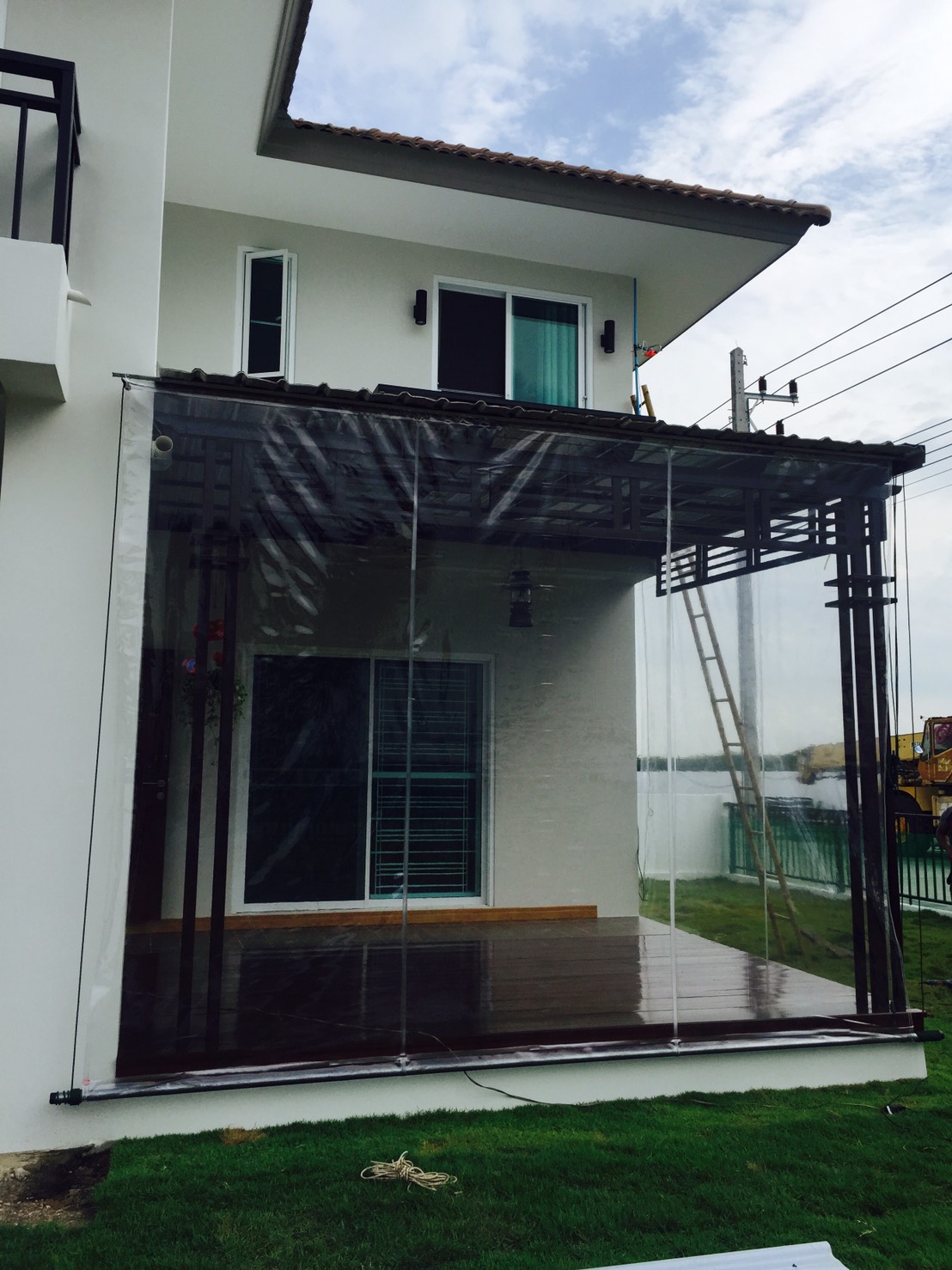ผ้าใบชักรอกใส ขนาด 3 m x 6 m (ไม่รวมเสาเหล็กค้ำยัน) ผ้าใบสีใส โปร่งใส ผ้าใบกันสาดแบบใส ผ้าใบกันฝนโปร่งใส ผ้าใบม้วนกันฝนแบบใส ผ้าใบม้วนกันแดดสีใส clear ใส