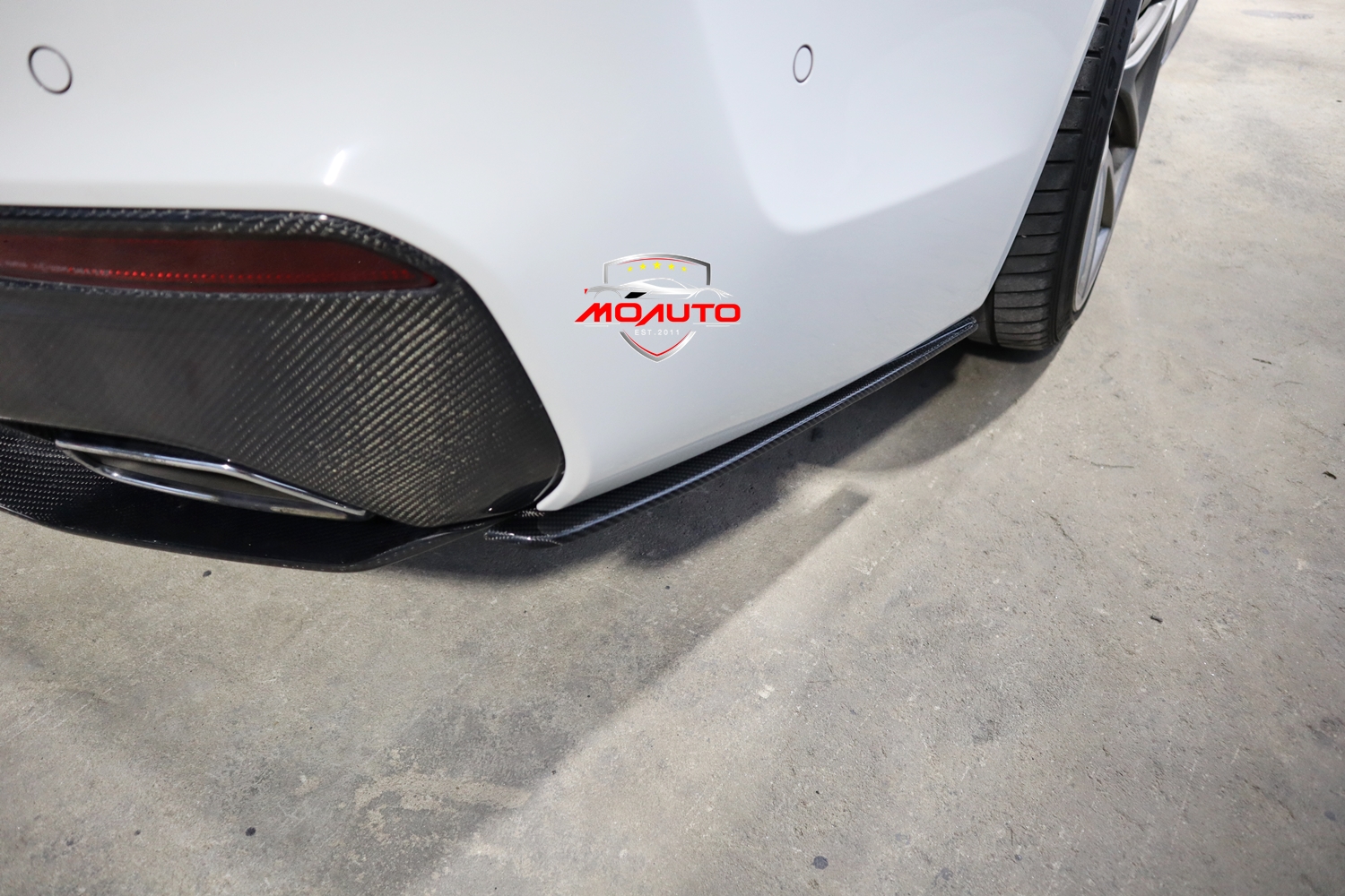 ลิ้นกันชนหลังคาร์บอน BMW G30