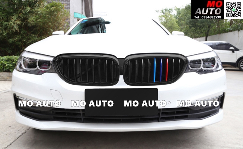 กระจังหน้า BMW G30 ทรง M Performance พร้อมแถบสี ///