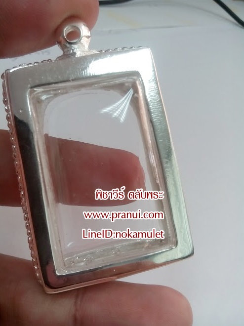 ตลับเงินฝังพลอยใส่สมเด็จ