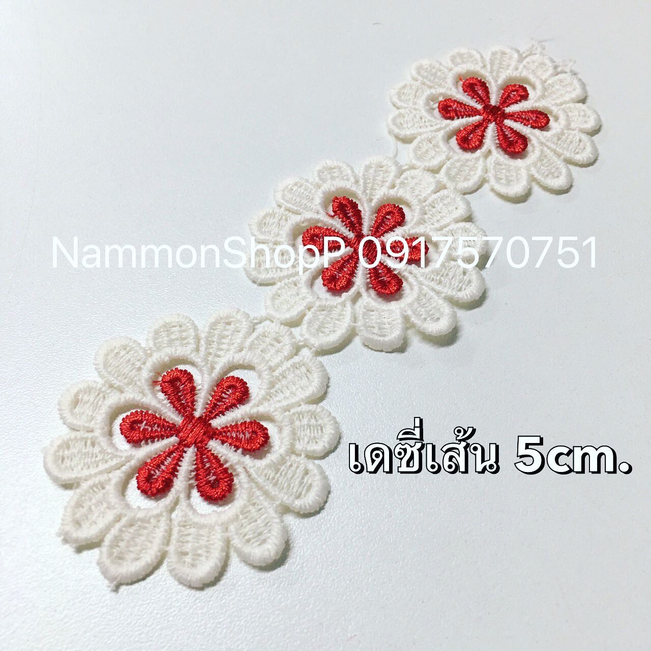 เดซี่เส้นฉลุ สีแดง/ขาว 1 หลา