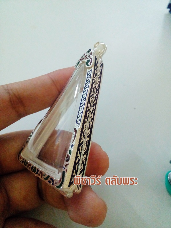 กรอบเงินลงยาใส่เหรียญหลวงพ่อโต