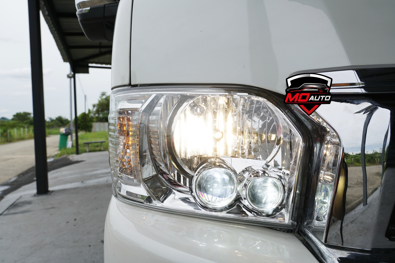 ไฟหน้าโปรเจคเตอร์ TOYOTA HIACE COMMUTER KDH222 VENTURY ปี 2014 -2018