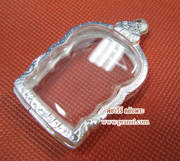 ตลับใส่เหรียญนั่งพาน แกะลาย