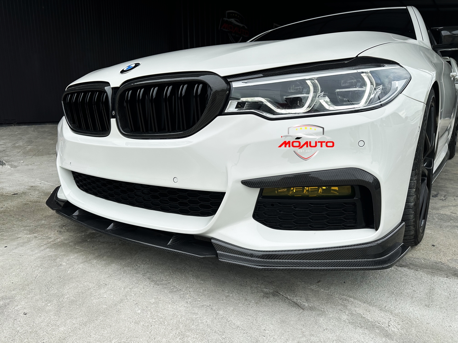 ลิ้นหน้า BMW G30 คาร์บอน ทรง FD