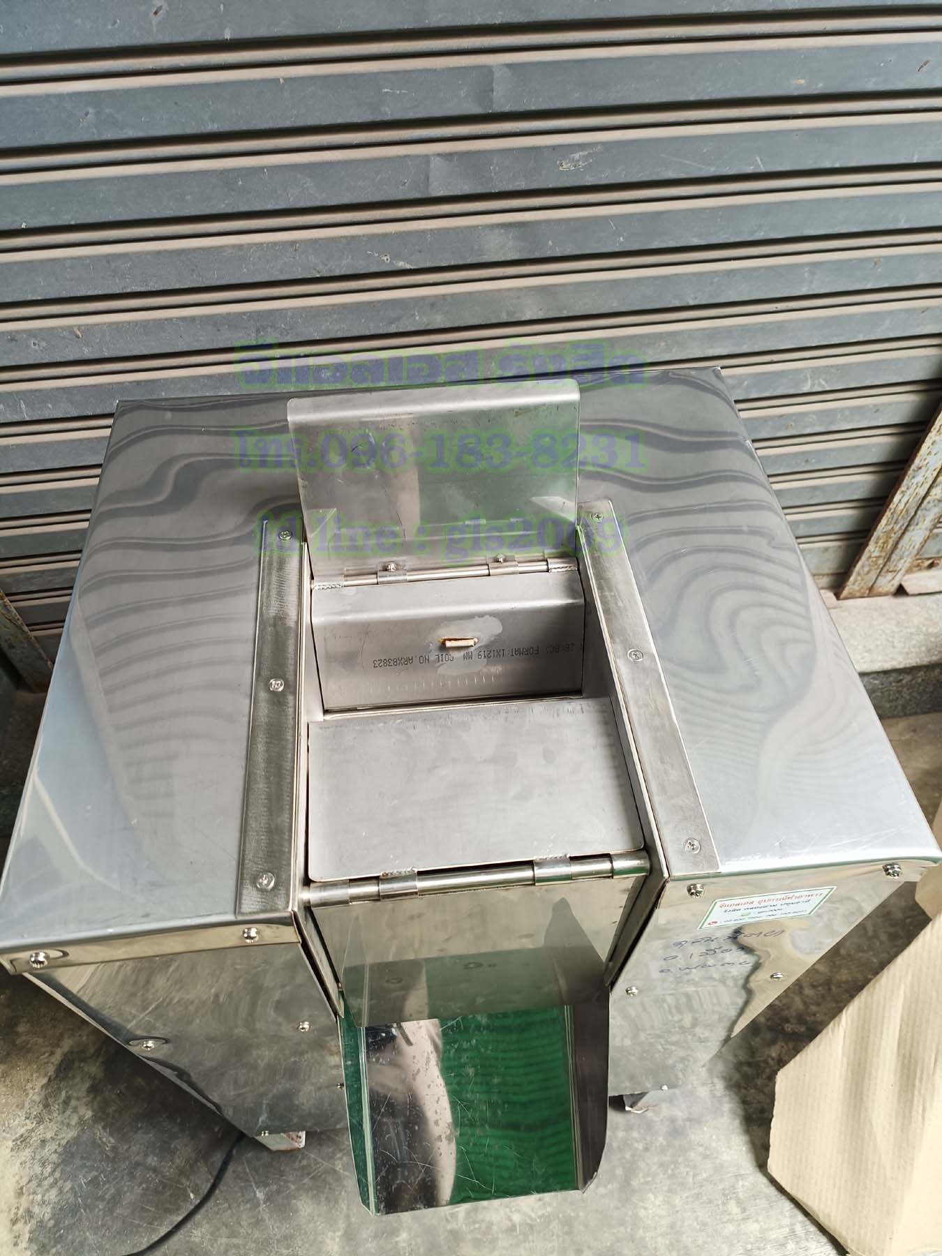 เครื่องขูดมะพร้าวโครงเหล็กหุ้มสแตนเลส