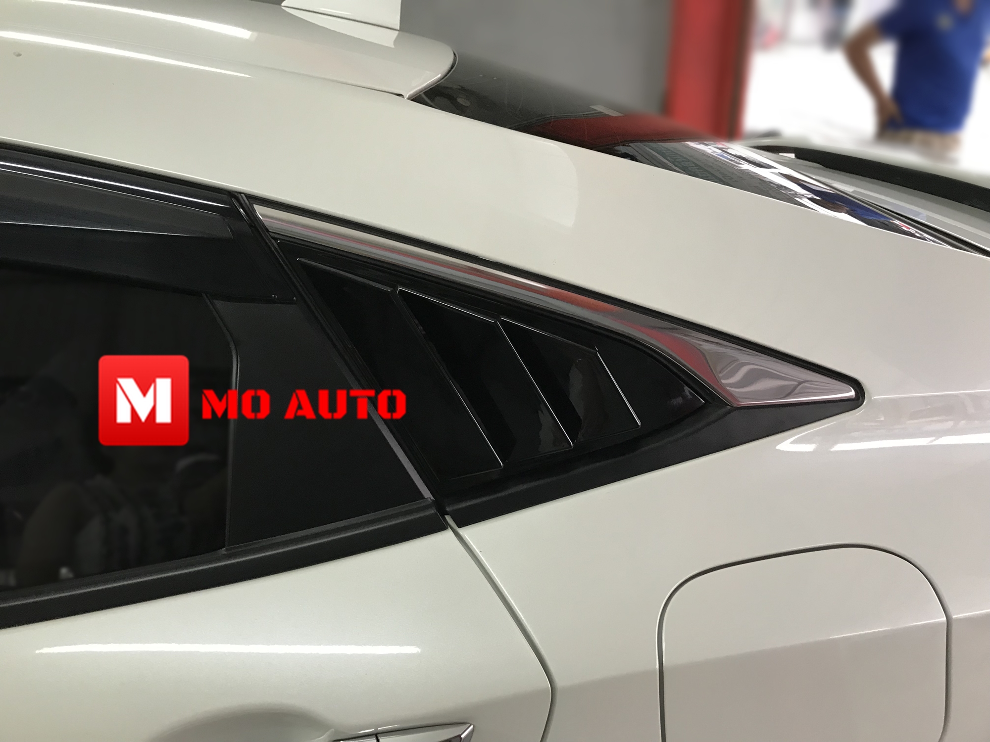 ครอบช่องกระจกหลัง MUSTANG FC / FC MC