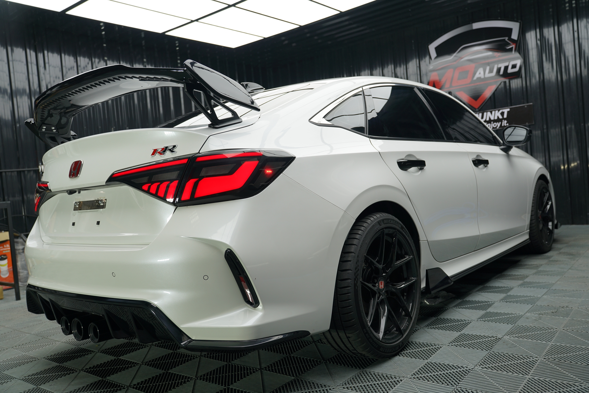 สปอยเลอร์ TYPE-R M-SPORT ดำเงา สำหรับ CIVIC FE