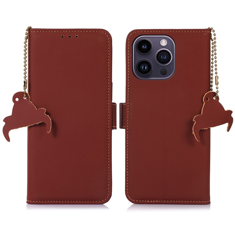 Case iPhone 15 Pro Max # Pre-order * เคสผลิตจากหนังวัวแท้ระดับพรีเมียมและ TPU ให้ความรู้สึกสบายมือ มาพร้อมการตกแต่งโซ่เส้นเล็ก *