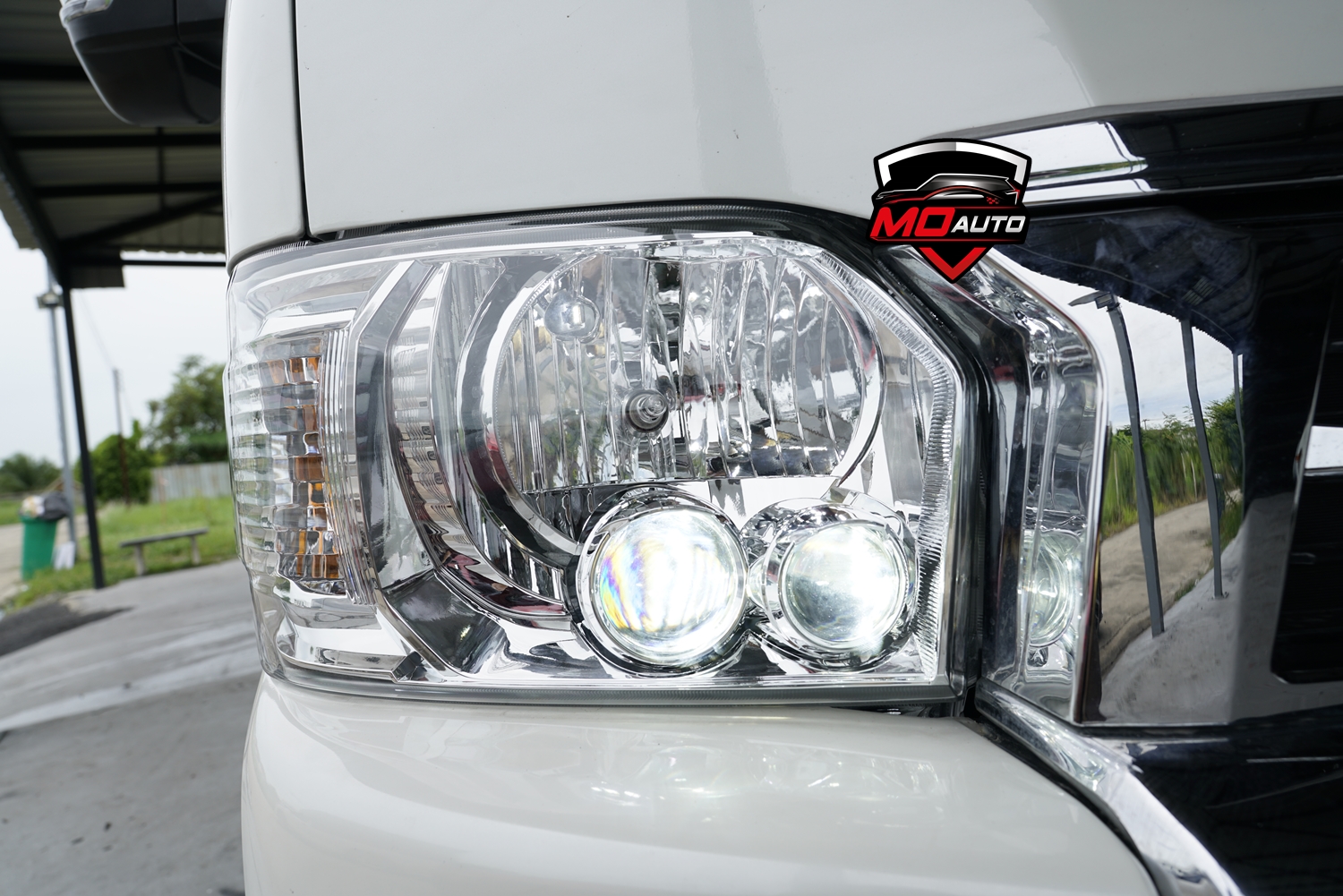ไฟหน้าโปรเจคเตอร์ TOYOTA HIACE COMMUTER KDH222 VENTURY ปี 2014 -2018