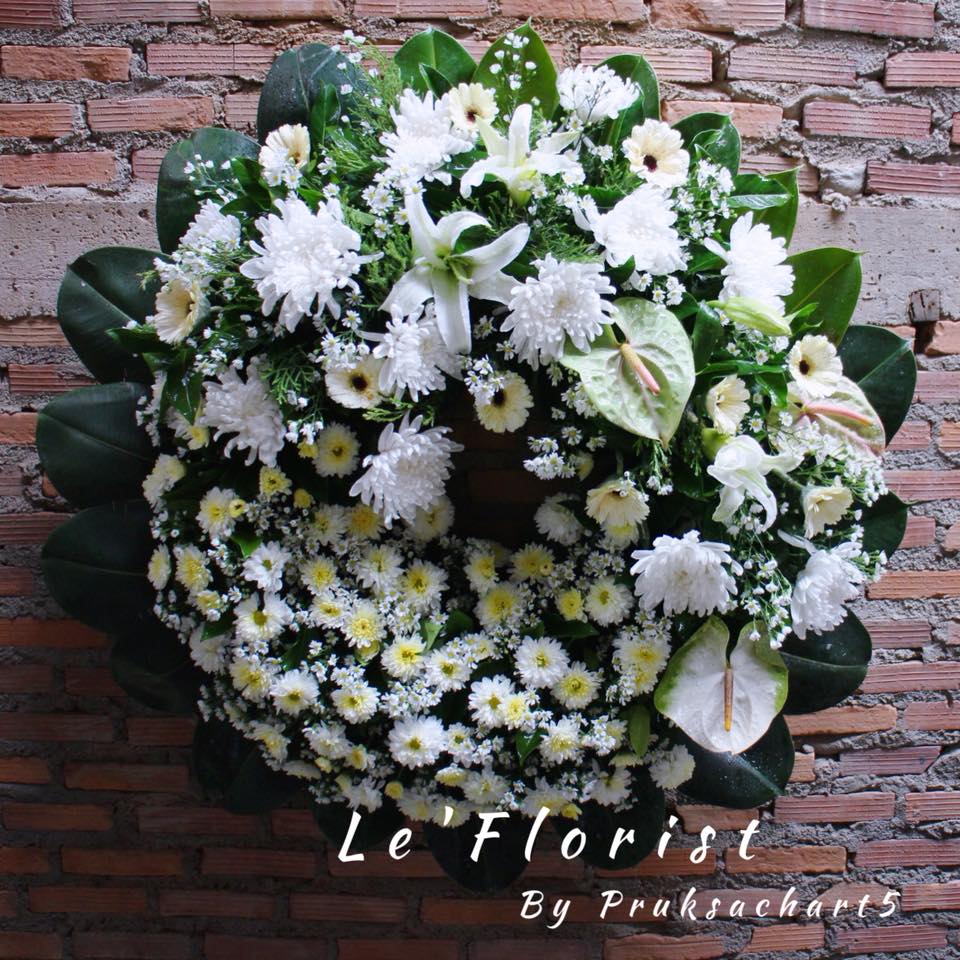 W46 พวงหรีดดอกไม้สด