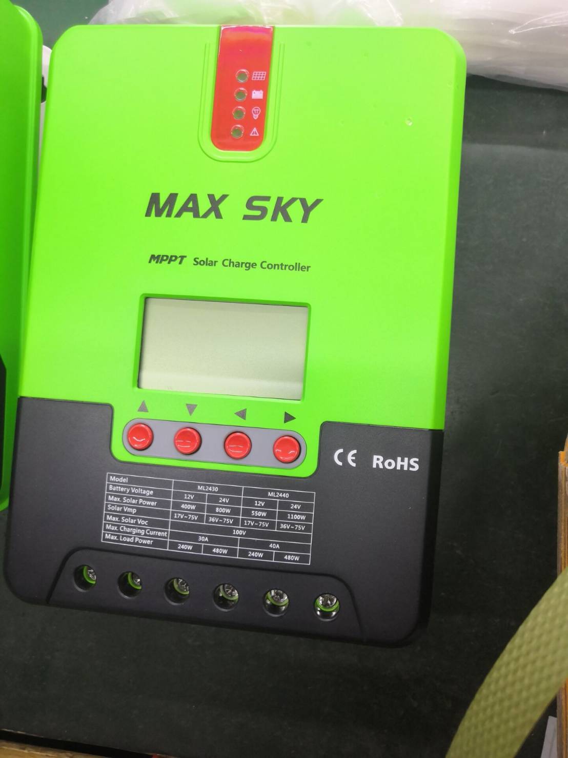 โซล่าชาร์จเจอร์เอ็มพีพีที - MPPT Solar Charge Controller ยี่ห้อ Maxsky รุ่น 40A auto 12/24V