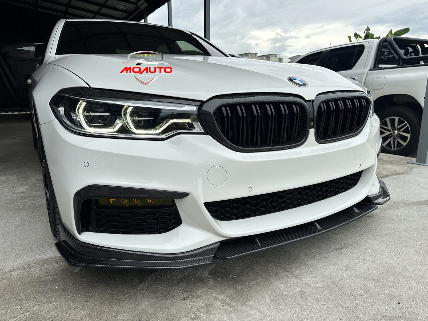 กระจังหน้า M5 BMW G30 Carbon