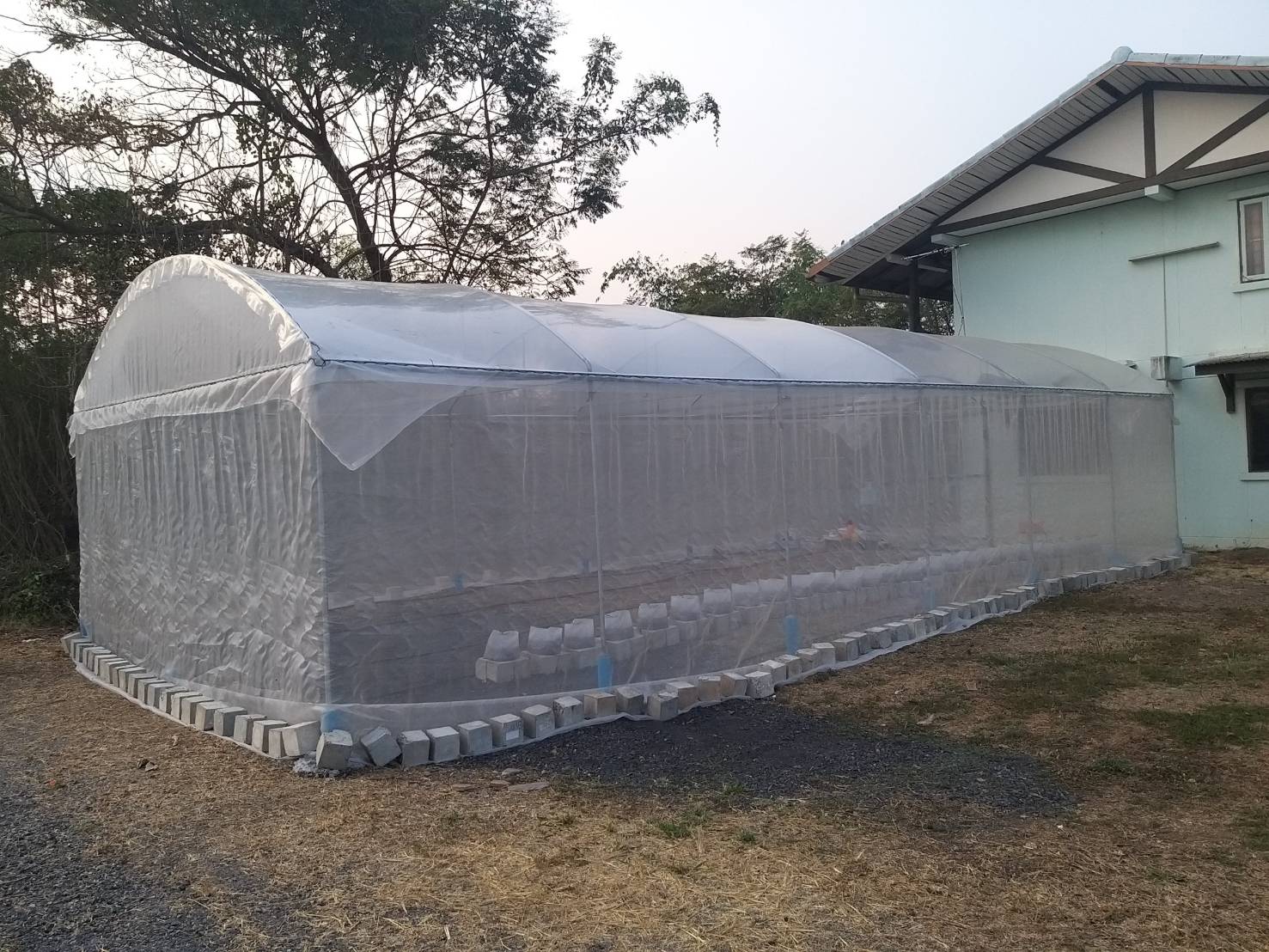 เต็นท์โกดังเก็บสินค้า กว้าง 12 เมตร ยาว 22 เมตร สูง 2.5 เมตร มีผ้าใบปิดล้อม 4 ด้าน เต็นท์ทรงโค้ง เต็นท์อุตสาหกรรม เต็นท์โรงงานเก็บสินค้า เต็นท์โกดังเช่าเก็บสินค้า เต็นท์โรงงานเก็บสินค้า