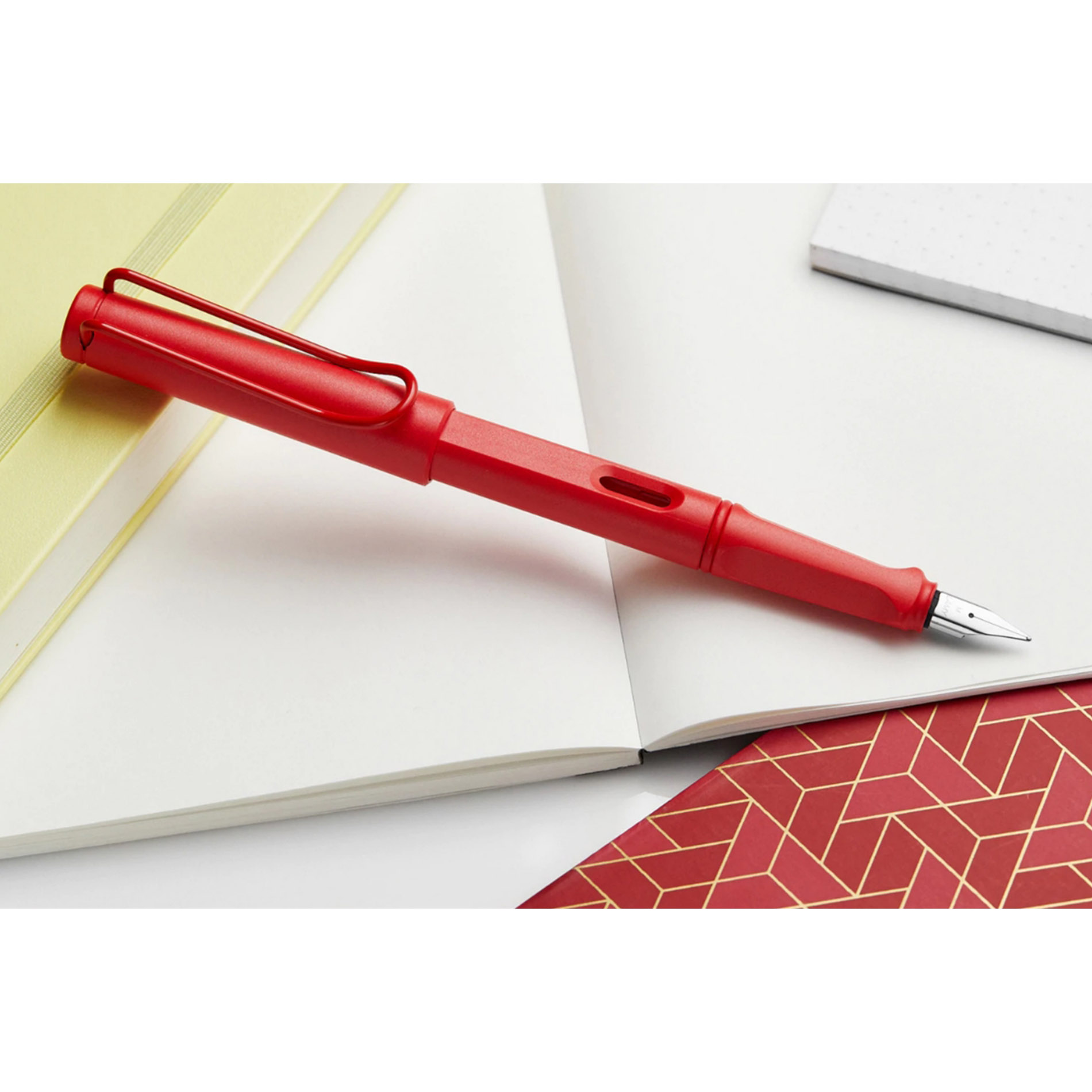 LAMY safari fountain pen strawberry 2022 limited edition