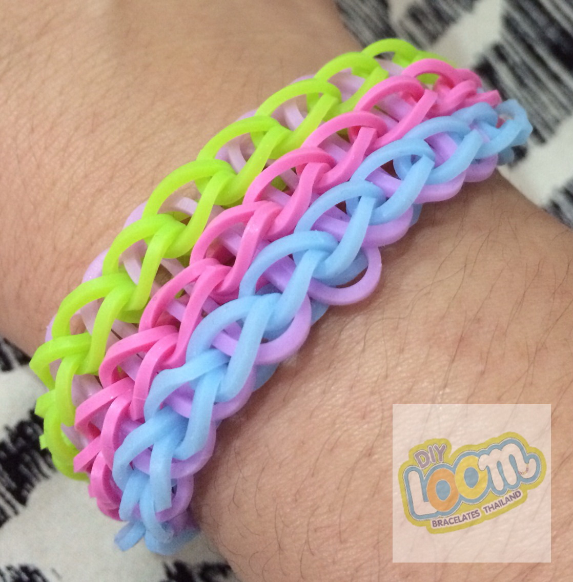 <p> <u>ยางถัก</u> <u>ซิลิโคน</u> ทำกำไล<u>หนังยางถัก</u><u>loom bands</u> เรา<u>ขาย</u>เป็นรายแรกในเมืองไทย และส่งออกอเมริกา</p> <p> หนังยางถัก <u>loomband</u>แบบ 100% ซิลิโคน ทำ<u>กำไลยาง</u> ทนทาน โดนน้ำ โดนเหงื่อได้ ไม่เปื่อยแน่นอนค่า</p> <p> <span style=