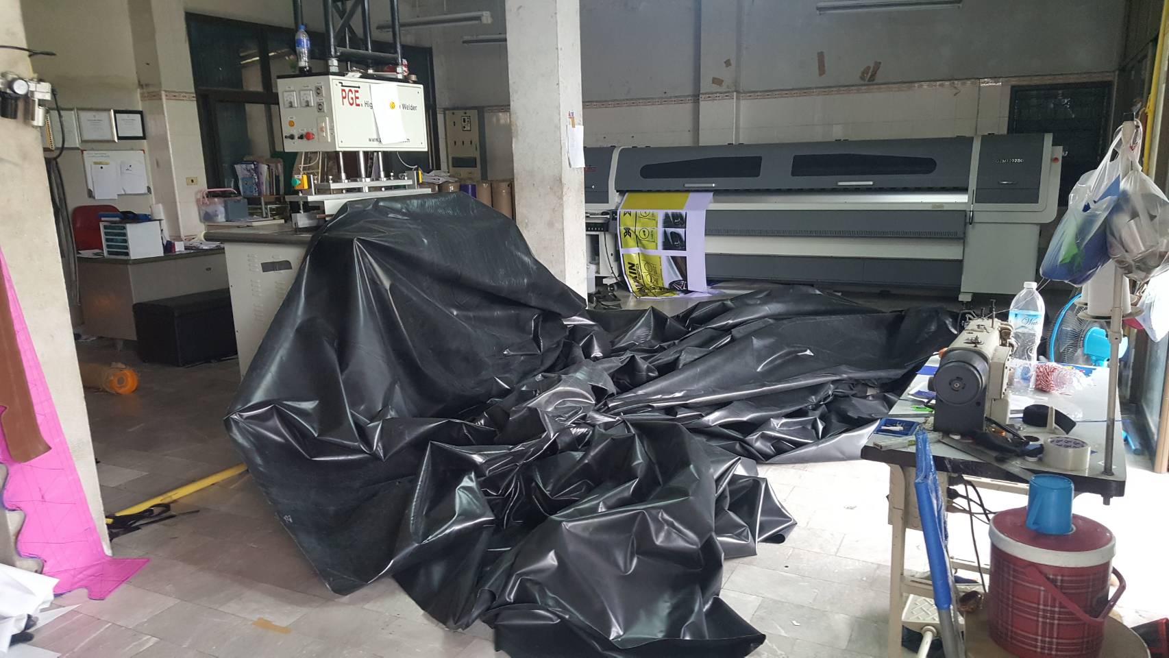 ผ้าใบกันฝน ขนาดกว้าง 10m x ยาว 4m ผ้าใบคลุมสินค้า ผ้าใบกันน้ำ ผ้าใบกันแดด ผ้าใบคูนิล่อน ผ้าใบโรงงาน ผ้าใบอุตสาหกรรม ผ้าใบคลุมเครื่องจักร ผ้าใบเต็นท์ ผ้าใบคลุมสระน้ำ ผ้าใบคลุมกองดิน ผ้าใบนิคมอุตสาหกรรม ผ้าใบรถระบะ ผ้าใบคลุมรถสิบล้อ ผ้าใบกูบรถไฟ ผ้าใบรถบรรท