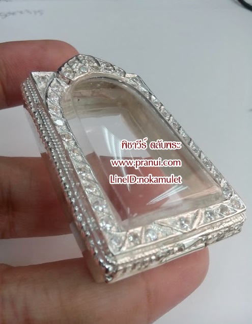 ตลับเงินฝังพลอยใส่สมเด็จ