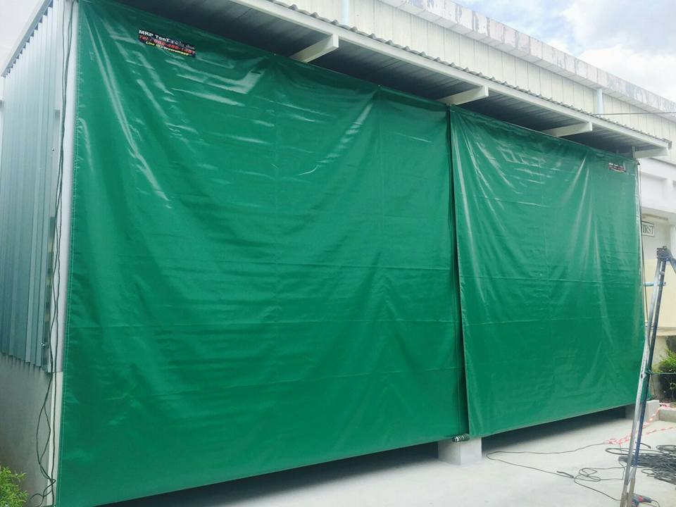 ผ้าใบชักรอก กว้าง 1เมตร สูง 6เมตร (ไม่รวมเสาค้ำ) กันสาดผ้าใบ ชักรอกผ้าใบ ผ้าใบม้วนขึ้นลง ผ้าใบม้วนเก็บได้ มีทุกสี 1m x 6m