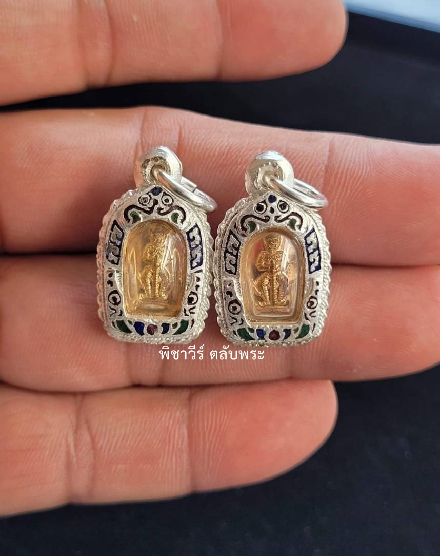 ตลับพระเงินลงยาใส่ปรกมะขาม