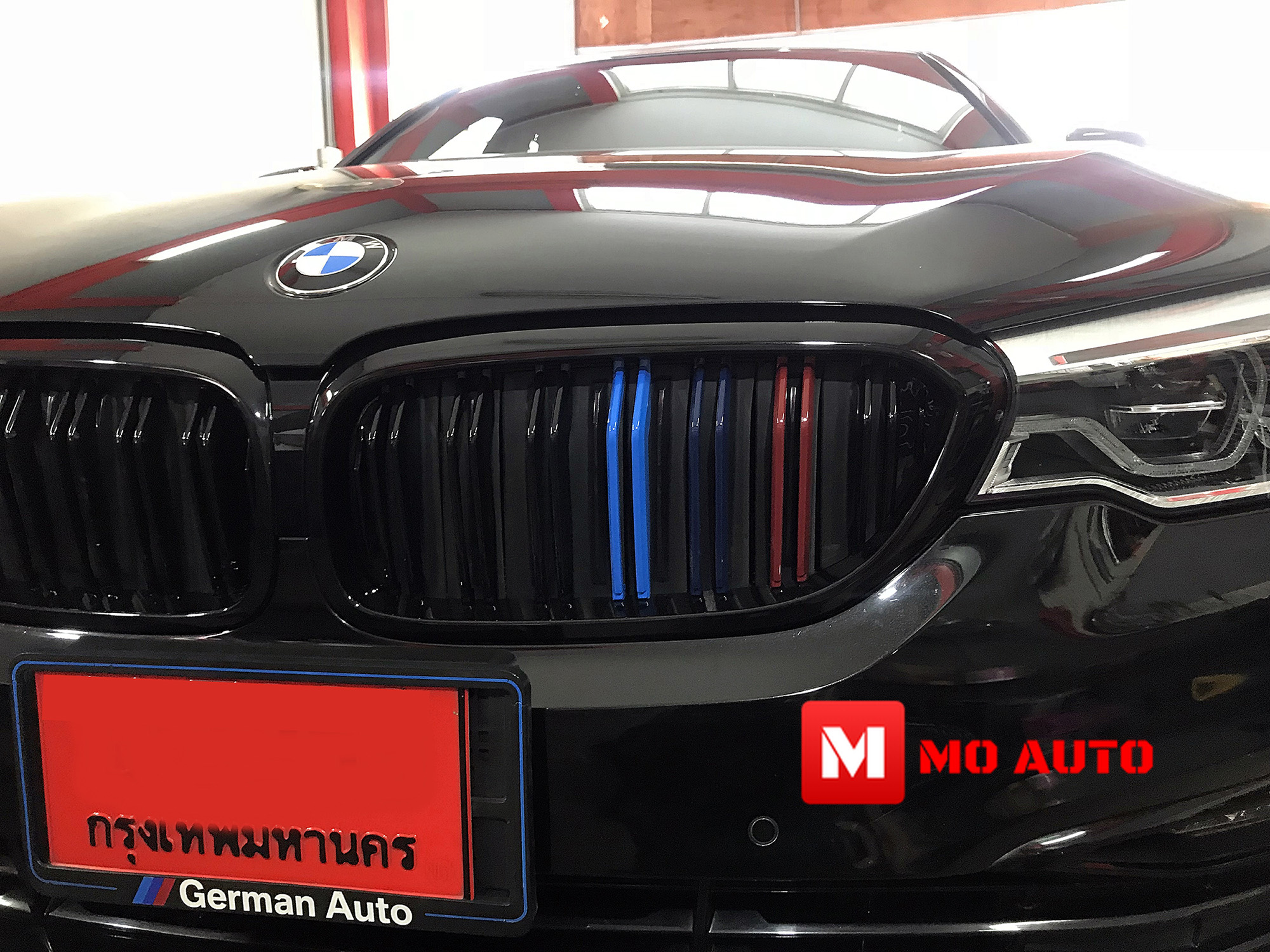 กระจังหน้า ทรง M5 แบบซี่คู่แถบสี /// BMW G30