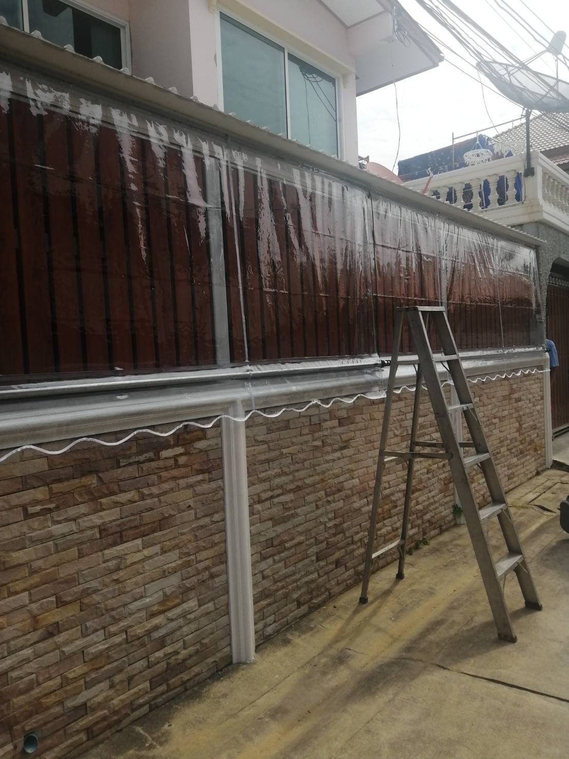 ผ้าใบชักรอกใส ขนาด 5 m x 3 m (ไม่รวมเสาเหล็กค้ำยัน) ผ้าใบสีใส โปร่งใส ผ้าใบกันสาดแบบใส ผ้าใบกันฝนโปร่งใส ผ้าใบม้วนกันฝนแบบใส ผ้าใบม้วนกันแดดสีใส clear ใส