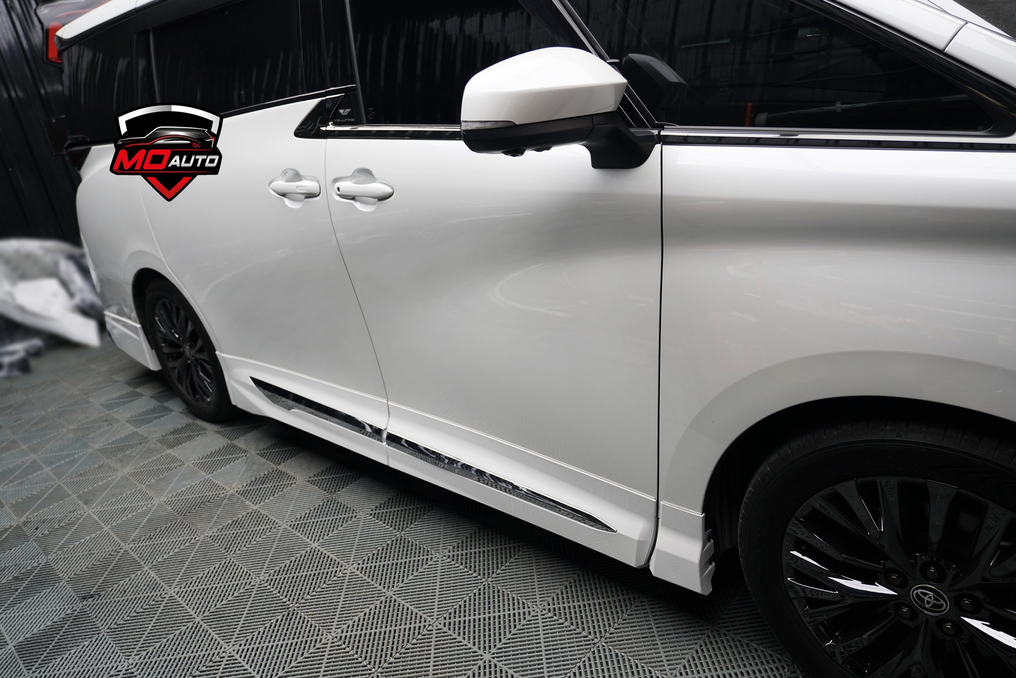 ชุดแต่งรอบคัน VELLFIRE 40 ทรง Modellista