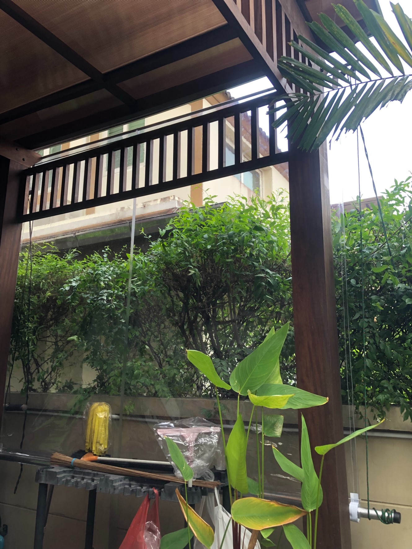 ผ้าใบชักรอกใส ขนาด 2 m x 5 m (ไม่รวมเสาเหล็กค้ำยัน) ผ้าใบสีใส โปร่งใส ผ้าใบกันสาดแบบใส ผ้าใบกันฝนโปร่งใส ผ้าใบม้วนกันฝนแบบใส ผ้าใบม้วนกันแดดสีใส clear ใส